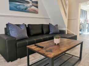 Stylish 2 bedroom Home - Liverpool Anfield - FREE Wifi and parking